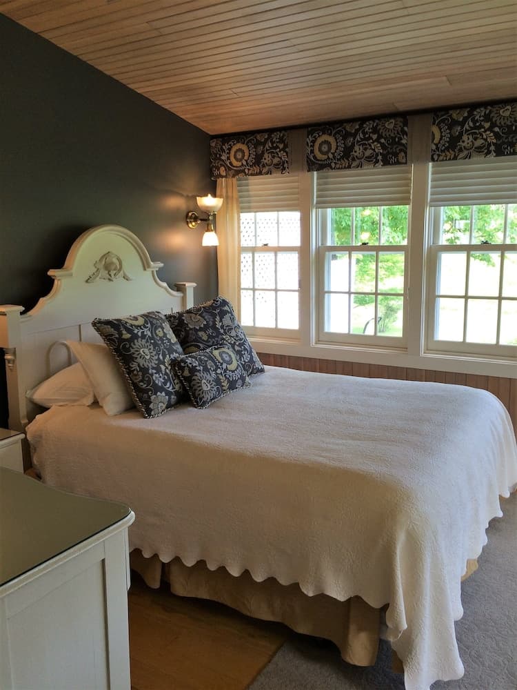 The Inn at Round Barn Farm