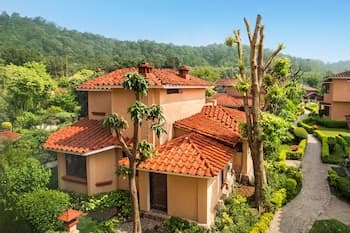 The Riverview Retreat, Corbett