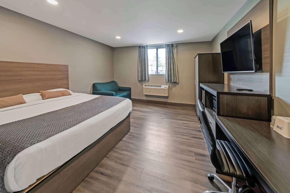 Americas Best Value Inn Foxboro