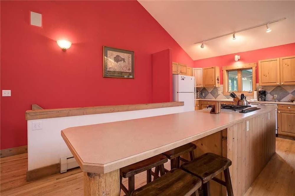 Saddle Creek Townhomes by Pioneer Ridge Management