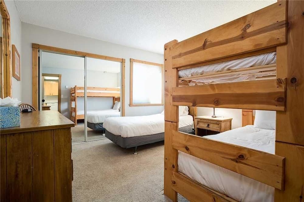 Ridgecrest Condominiums by Pioneer Ridge Management