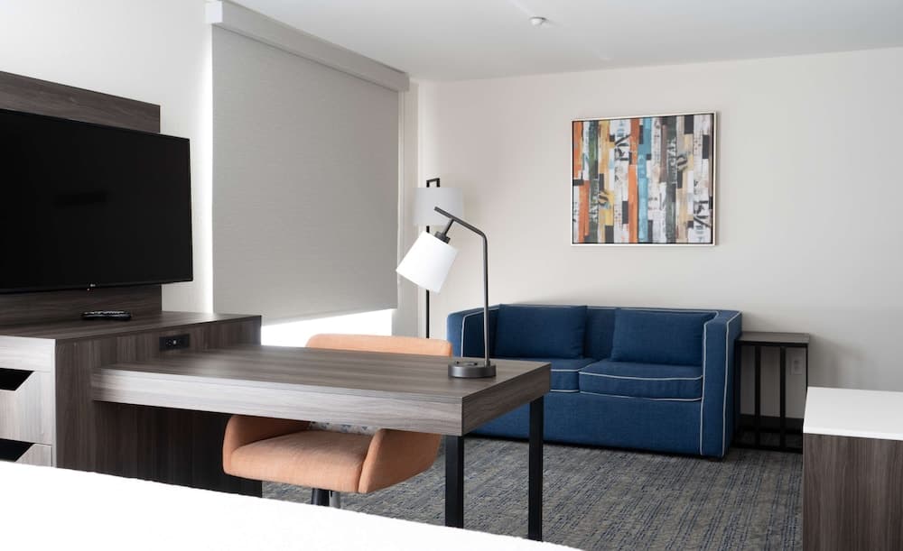 Hampton Inn & Suites Seal Beach