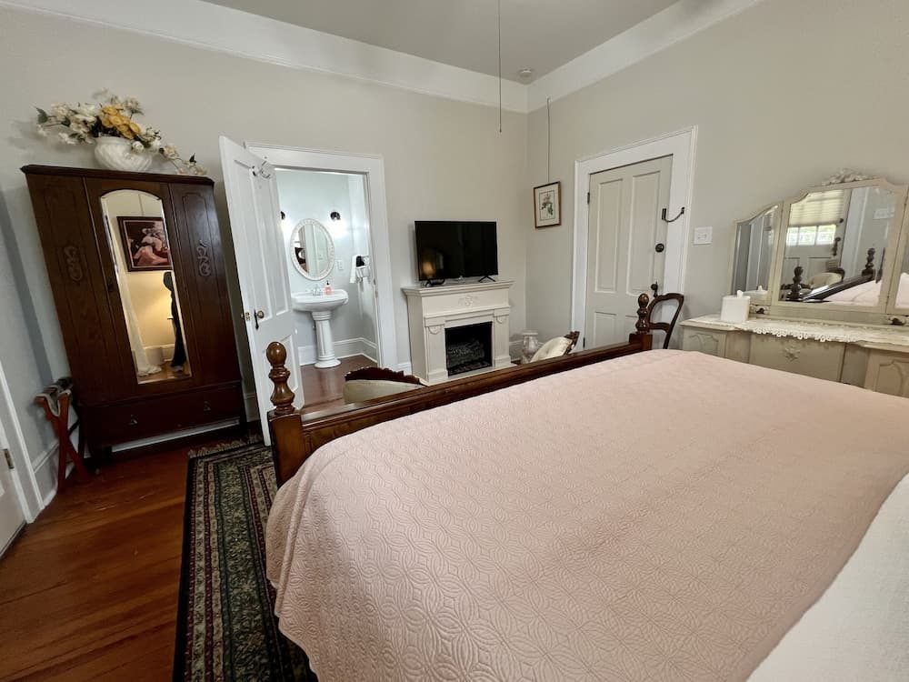 Brackenridge House Bed & Breakfast