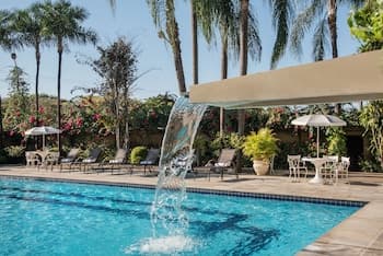 Hotel Nacional Distributed by Intercity