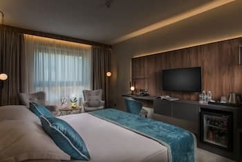 Rosslyn Central Park Hotel