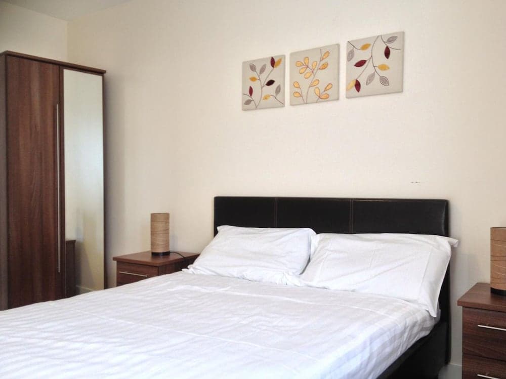 OYO Arinza Apartments, Liverpool