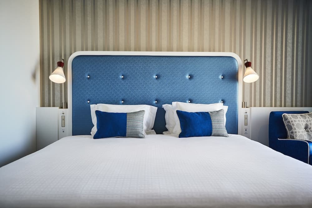 HOTEL UNIVERSAL PORT