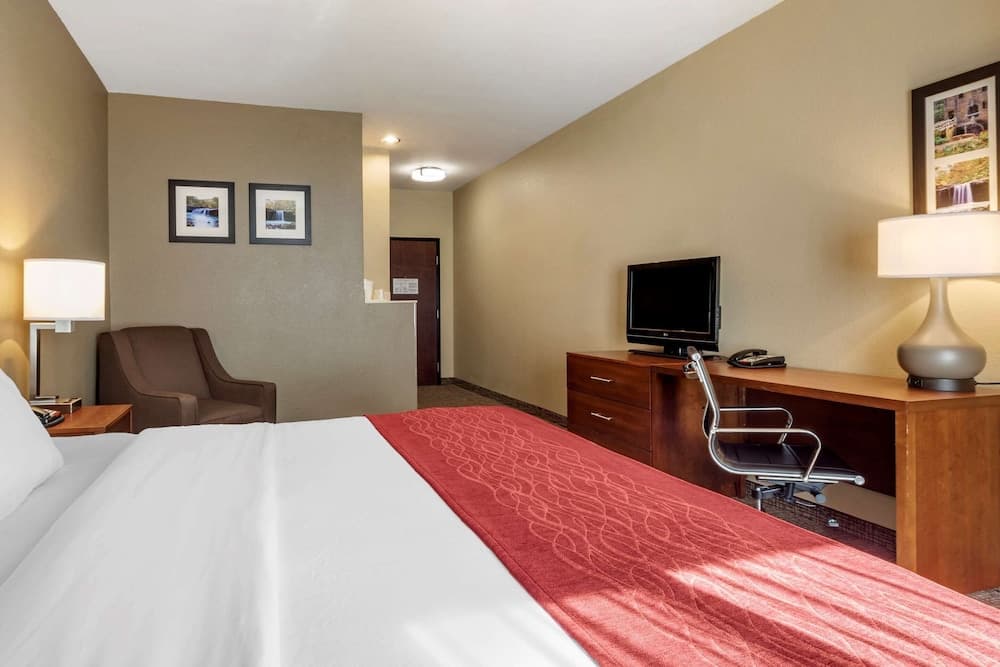 Comfort Inn & Suites Russellville I-40