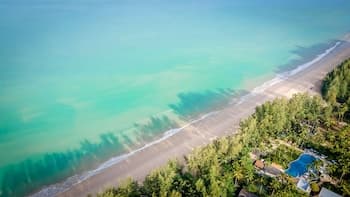 OUTRIGGER Khao Lak Beach Resort