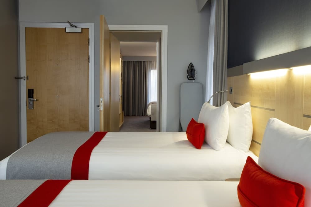 Holiday Inn Express Cheltenham by IHG