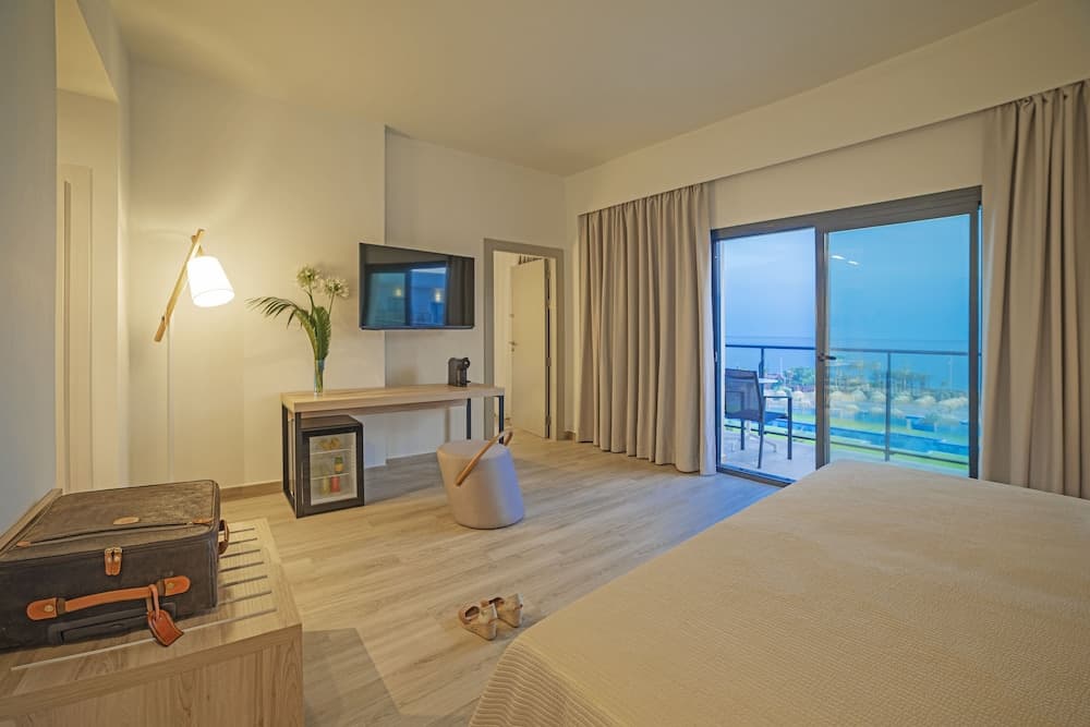 Cabogata Beach Hotel