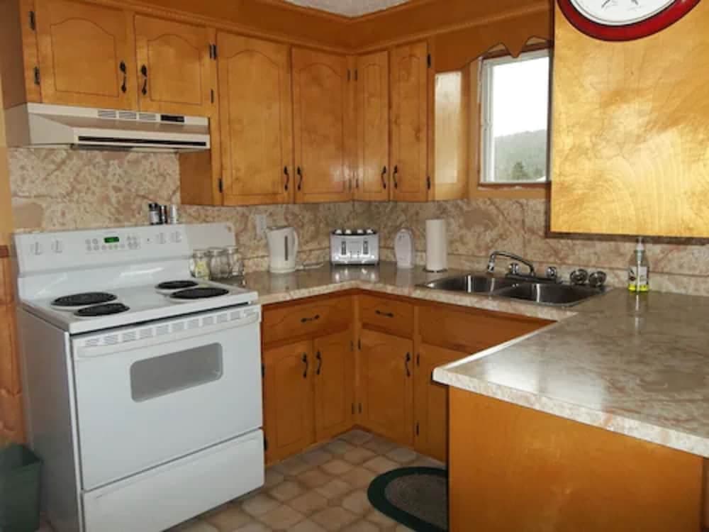 Gullivers Cove Oceanview Cottages