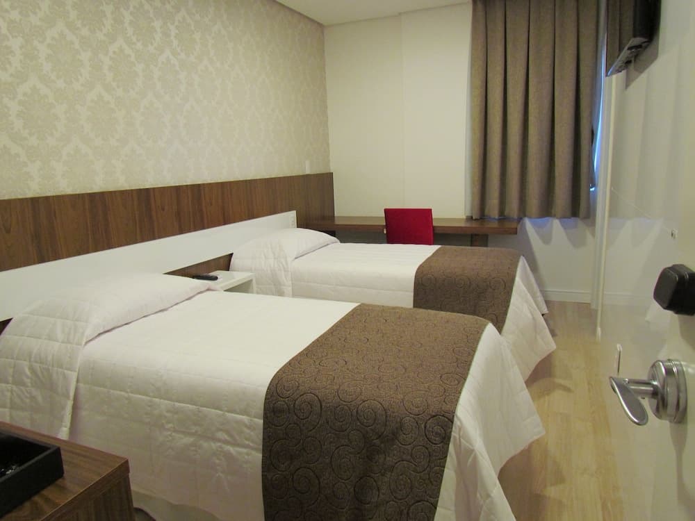 Holiday & Business Hotel - Ao lado do Centro de Eventos e Arena Conda