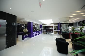 Holiday & Business Hotel - Ao lado do Centro de Eventos e Arena Conda