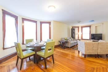 Airy Apartments by Starlight Suites