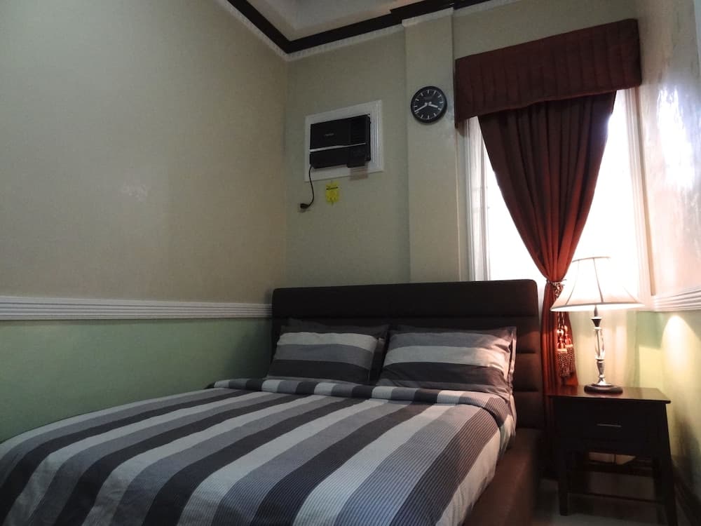 The Executive Villa Inn & Suites