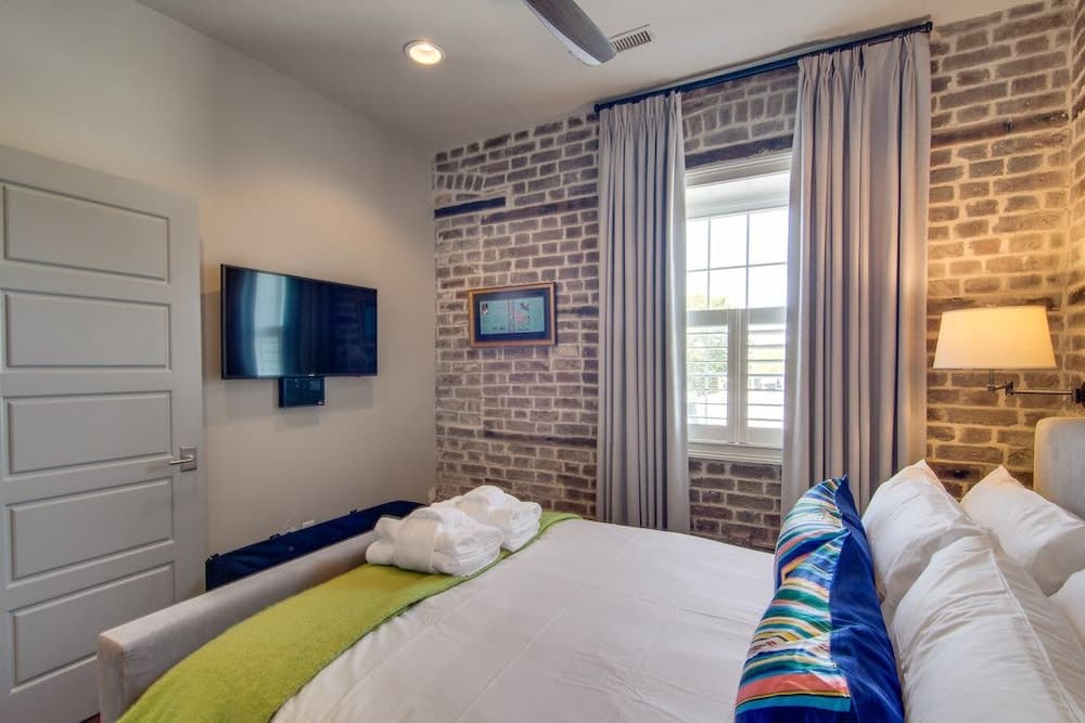 563 King Signature Apartments