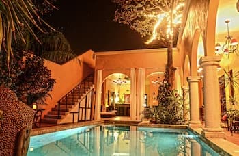 Ochenta Y Dos an urban bed & breakfast