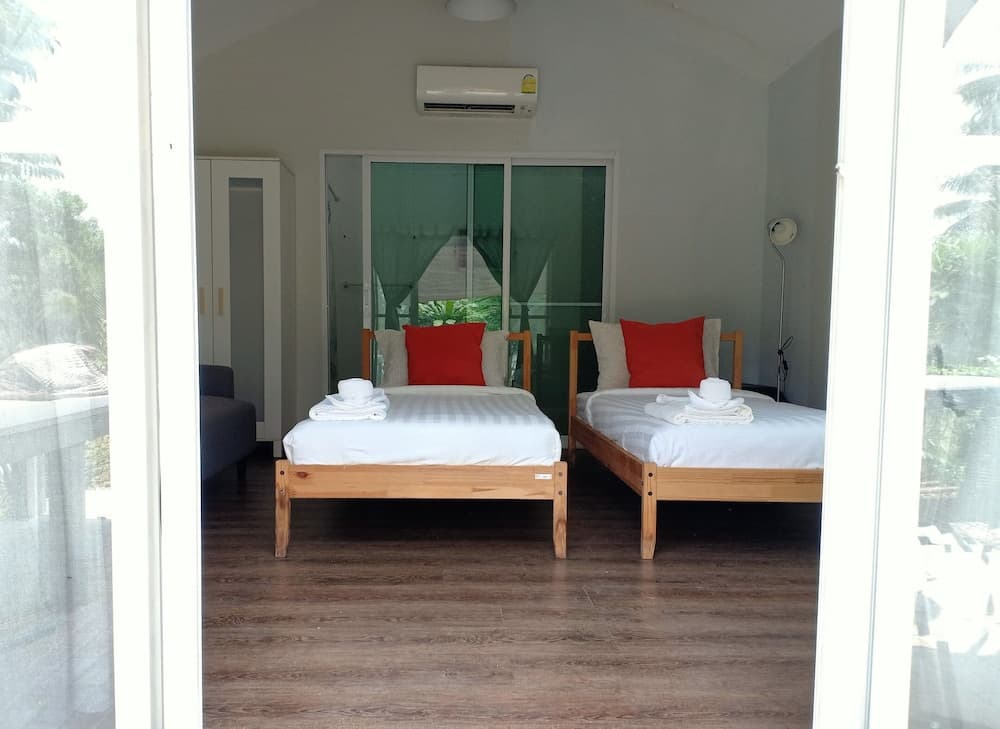 Naivacha Tent Koh Mak