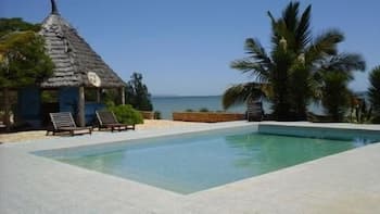 Caliente Beach Lodge