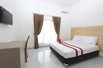 RedDoorz Plus near RS UGM