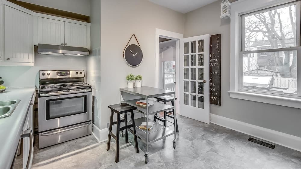 Applewood Suites - Danforth Avenue