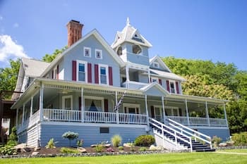 Hudson Manor Bed and Breakfast