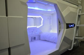 Capsule hotel Zodiak