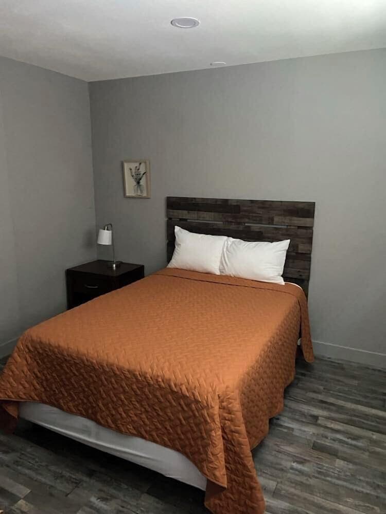 Westward Wagon Inn Theme Park Entrance