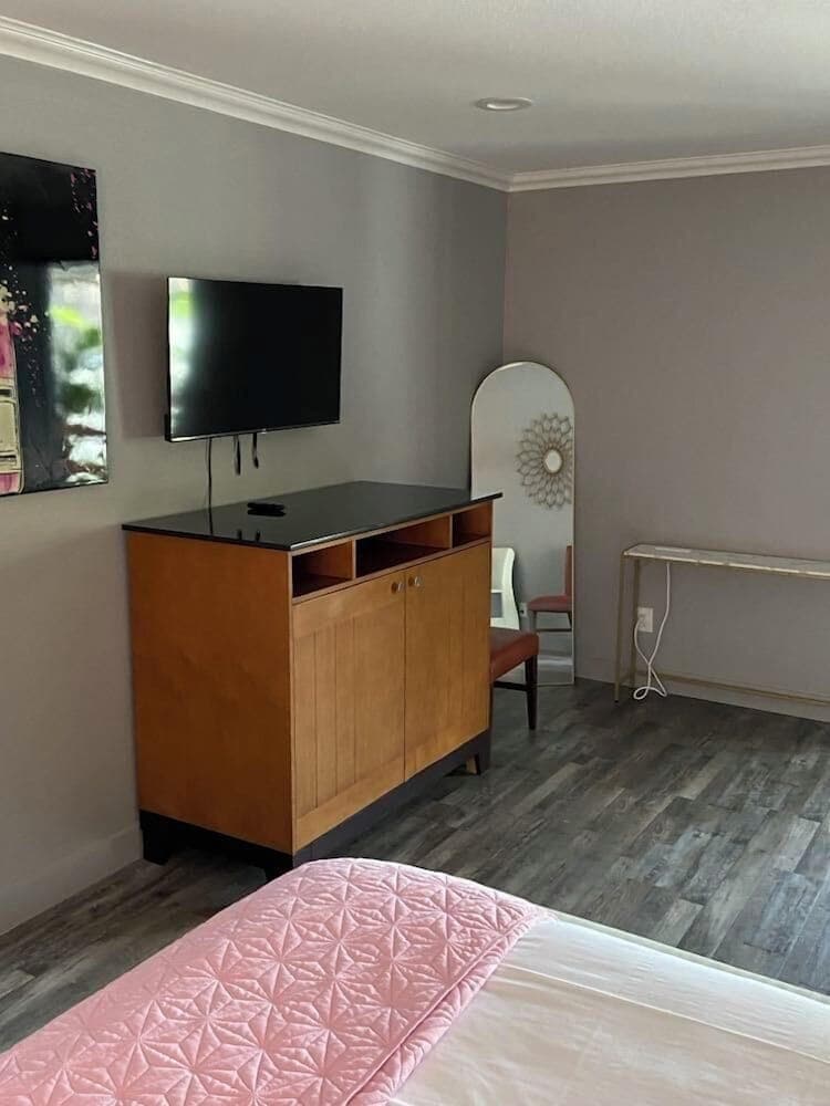 Westward Wagon Inn Theme Park Entrance