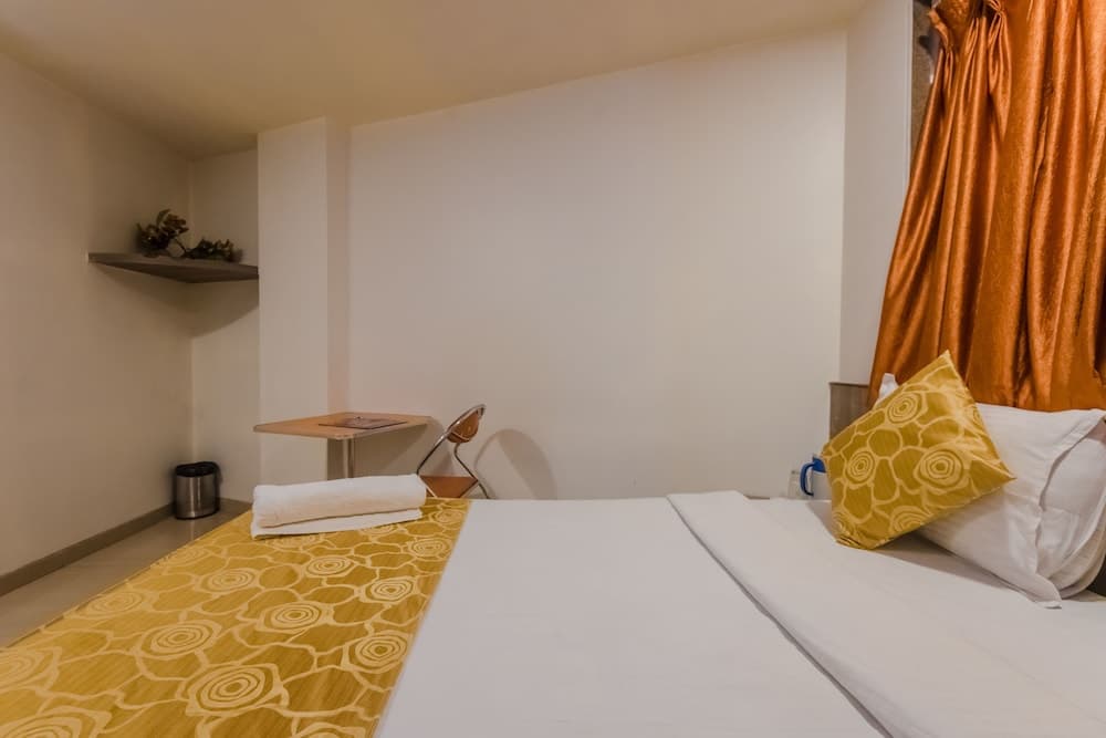 OYO 8311 Hotel Galaxy Residency