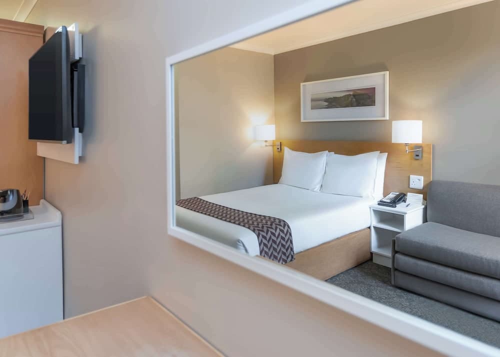 StayEasy Century City