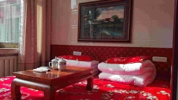 Zhiyuan Homestay Ancient City North Gate