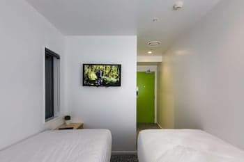 JUCY Snooze Queenstown - Hostel