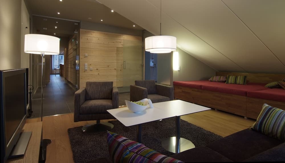 Levi Suites Unna Mànnu