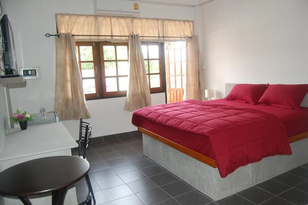 Sea & Sand Guesthouse and Restaurant