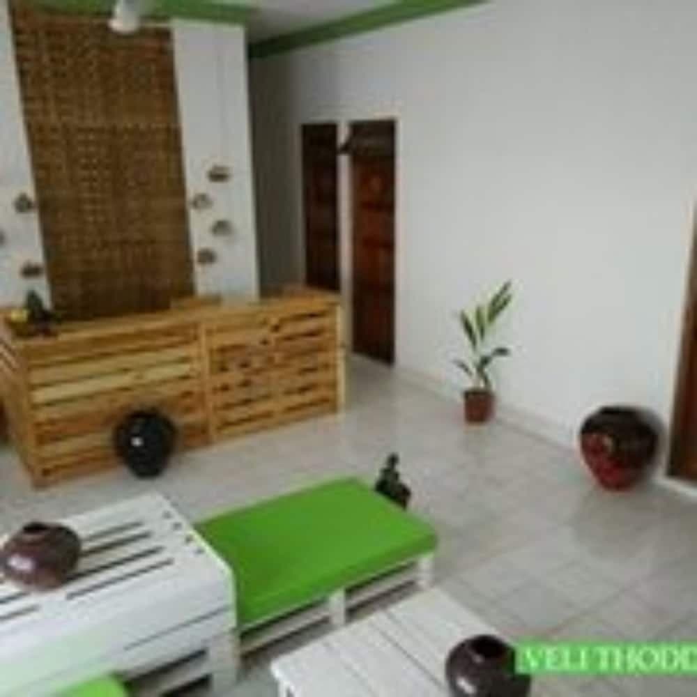 Veli Thoddoo Inn