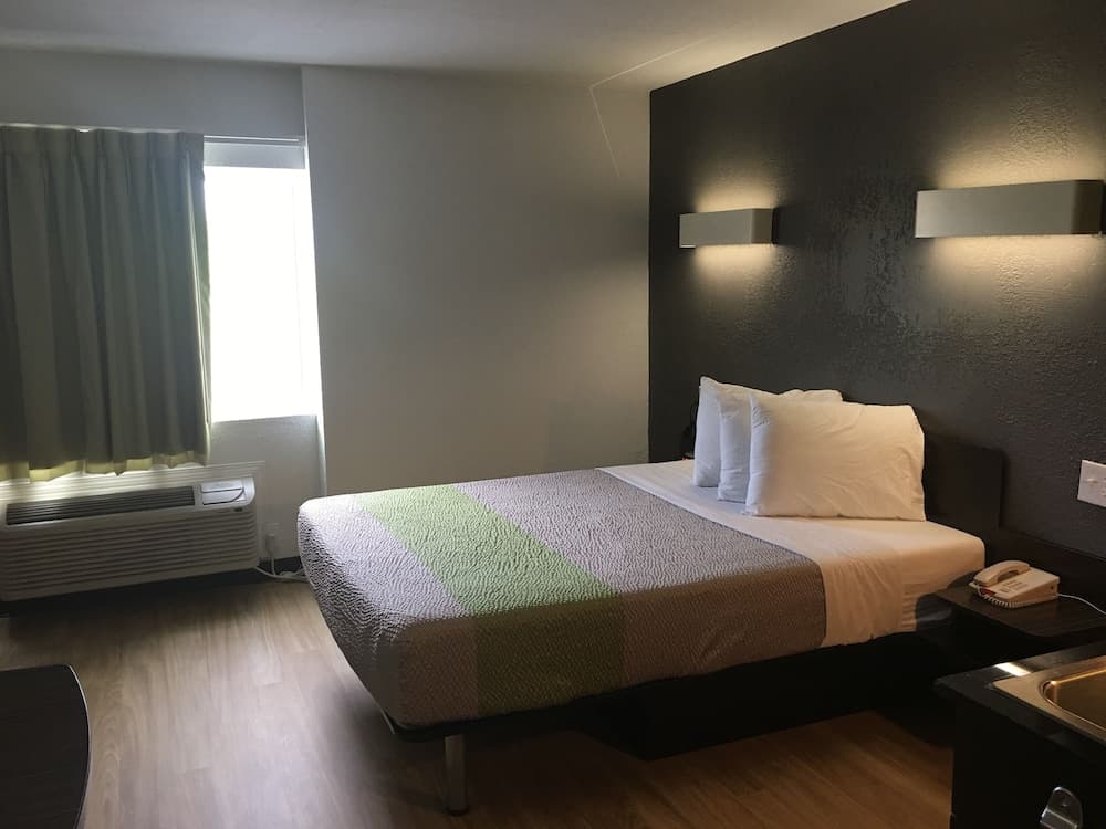 Studio 6 Indianapolis, IN