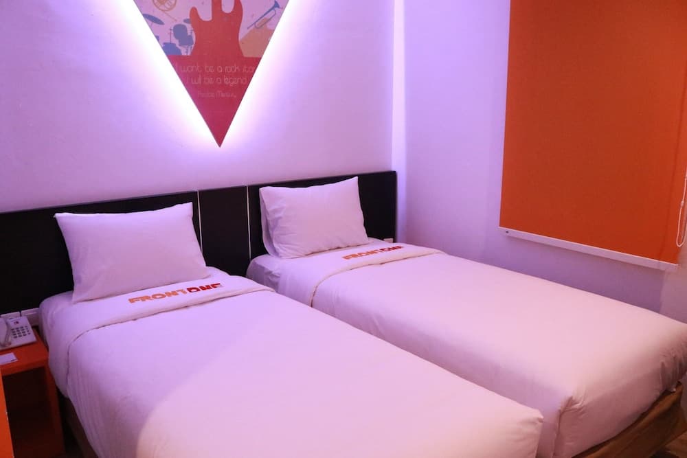 Front One Inn Semarang