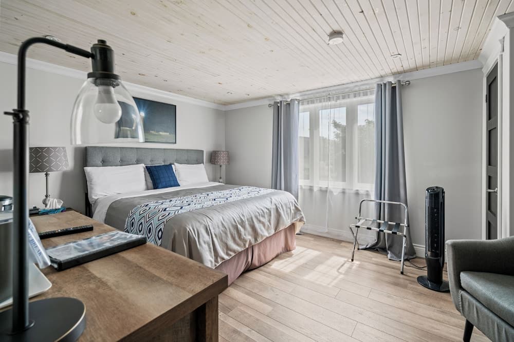 Edge of the Avalon Inn