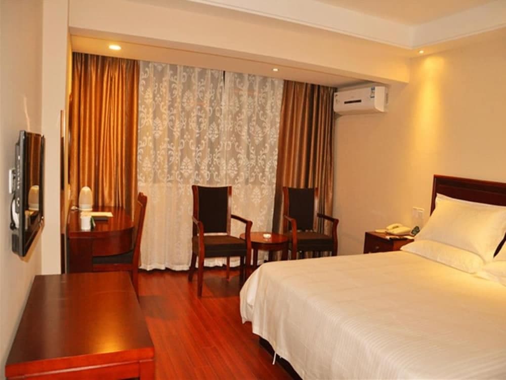 GreenTree Inn Taizhou Taixing East Guoqing Road RT Mart Business Hotel