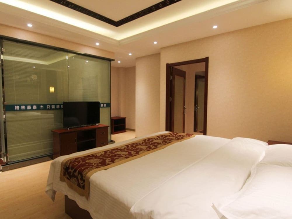 GreenTree Inn JiangSu ZHenjiang Jurong Yalong Hotel