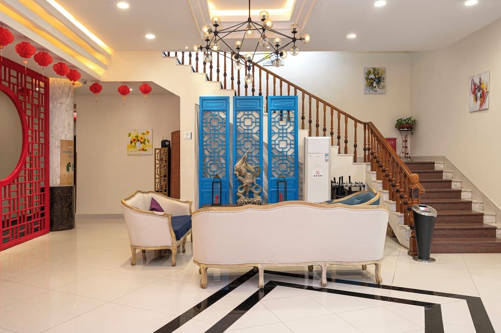 Guilin Crystal Crescent Moon Hotel