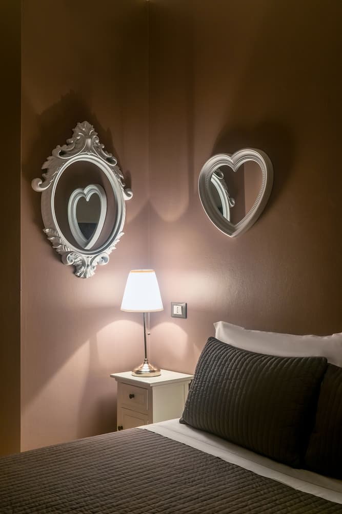 051 Room & Breakfast