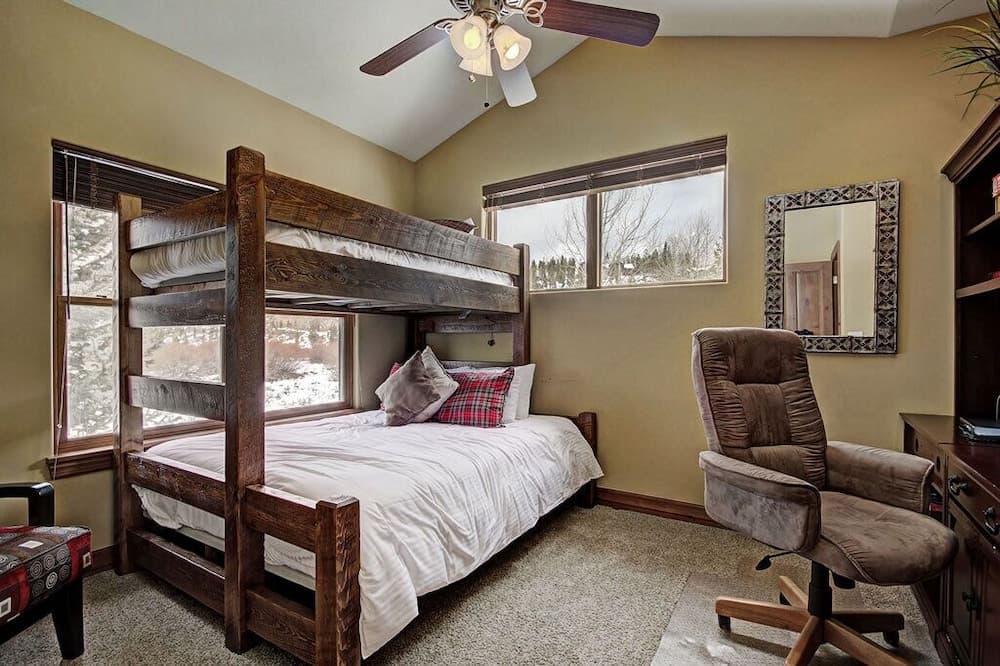 Highland Greens 93 - Drive to Slopes by RedAwning