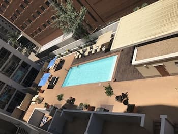 First Divine Suites - Hydro Park