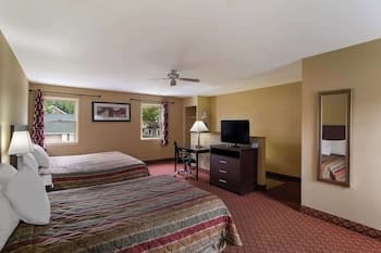 Rodeway Inn & Suites