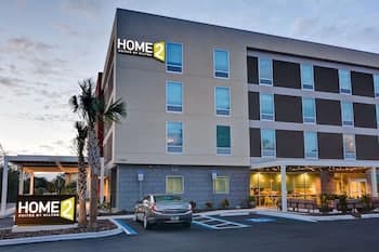 Home2 Suites by Hilton Tampa USF Near Busch Gardens