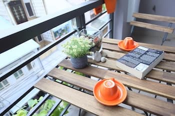 The Nguyens Café DCT