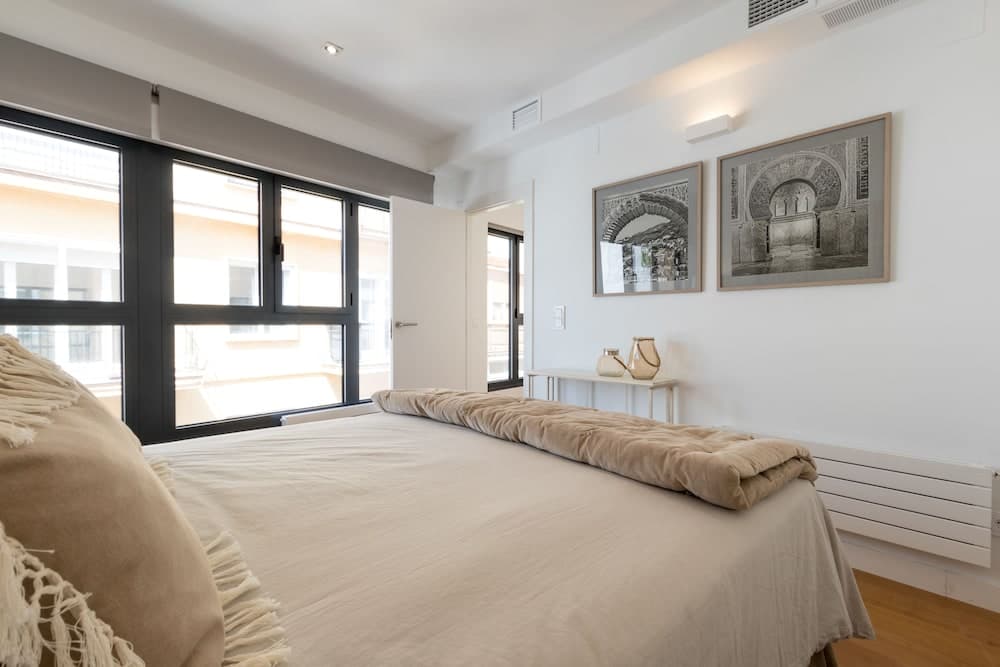 Chezmoihomes Plaza Nueva Deluxe